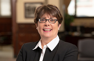 Headshot of Commerce Trust's Julie Walker
